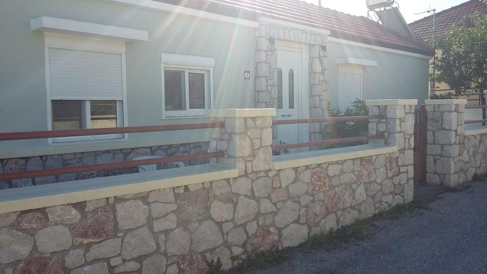 Anastasia'S Holiday Home Jaliszósz Kültér fotó